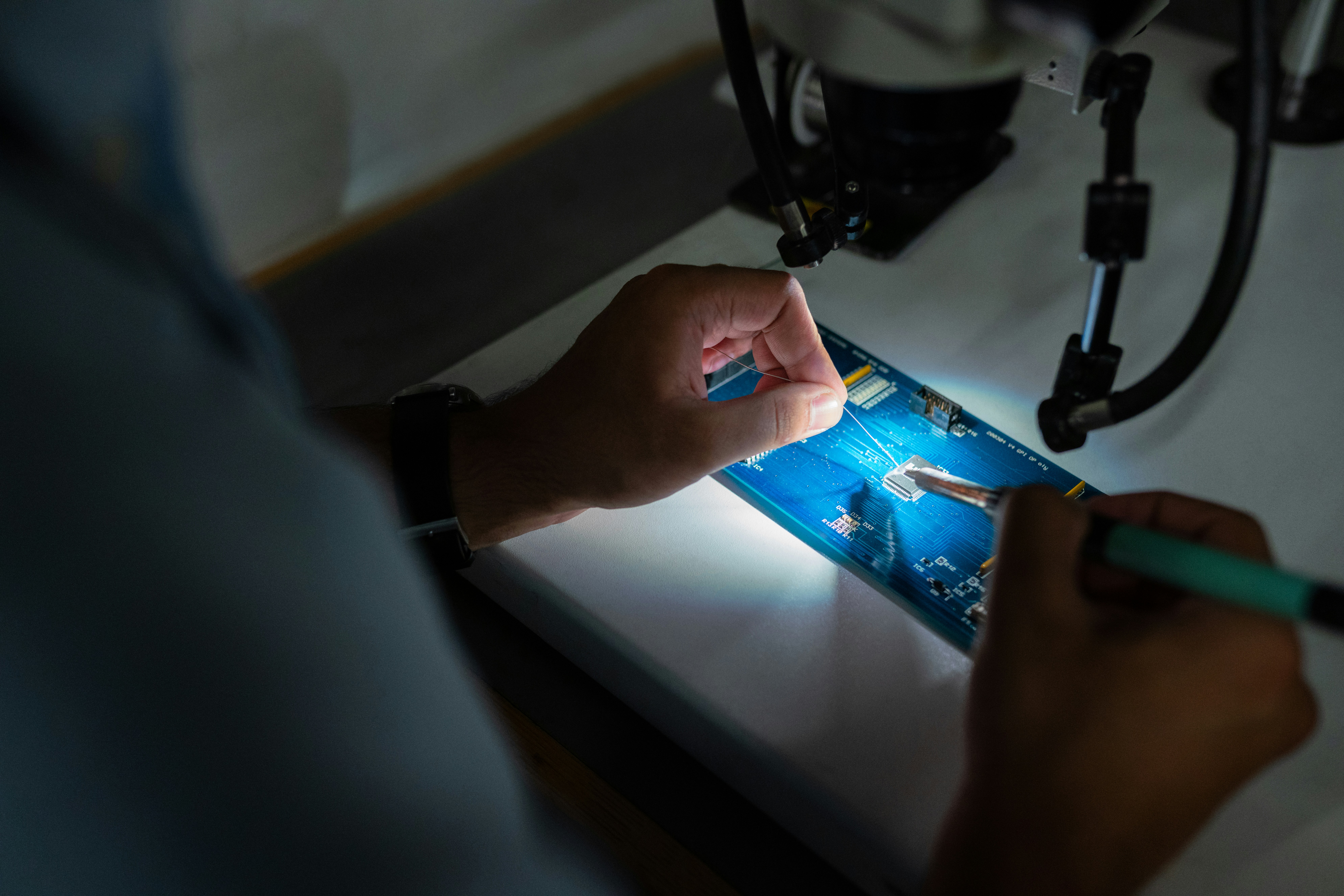 Practical mobile repairing training at Hi-Tech Assam